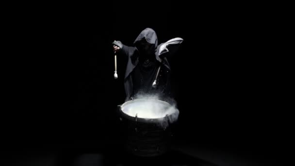 Hooded man beats drum with flour — Stock Video