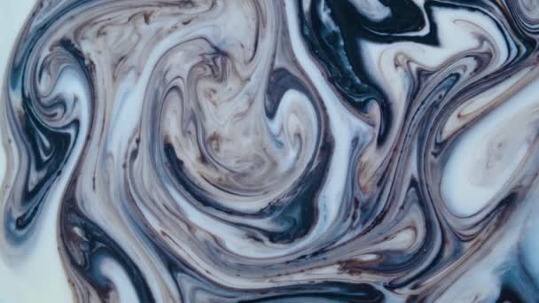 Pintura acrílica azul mezclada con leche, tinta colorida abstracta — Vídeos de Stock