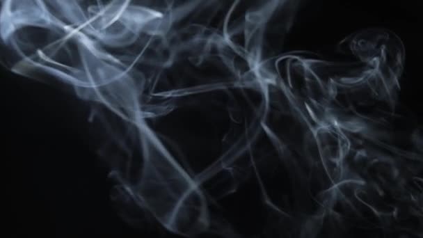 白色烟在黑色背景, 烟背景, 抽象烟在黑色背景 — 图库视频影像