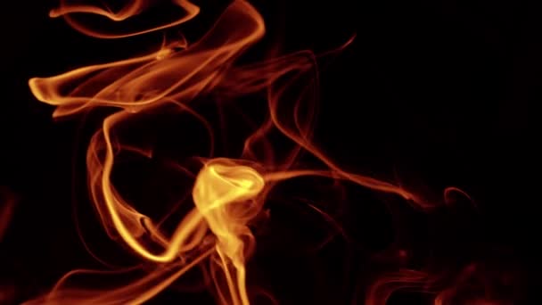 Flammes rouges sur fond noir, concept d'obscurité 