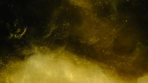 Goldener Sand oder Staub schaffen abstrakte Wolkenformationen. Kunstgeschichte. — Stockvideo