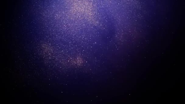 Fond de particule bleu scintillant. Univers poussière bleue avec des étoiles sur fond noir. Motion abstrait des particules . — Video