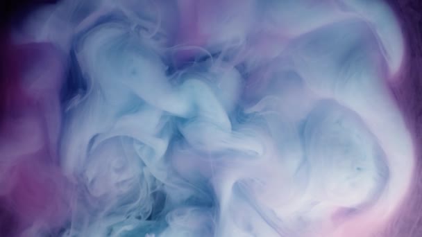 Színes füst robbanás a fehér, rózsaszín, kék tintával — Stock videók