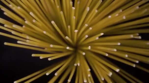 Bovenaanzicht van close-up abstracte spaghetti dot en regel in slow motion — Stockvideo