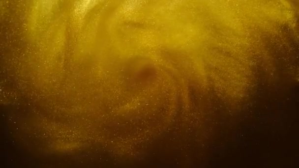 Zlatého písku nebo prachu vytváří abstraktní oblačnosti. Umělecká pozadí. — Stock video