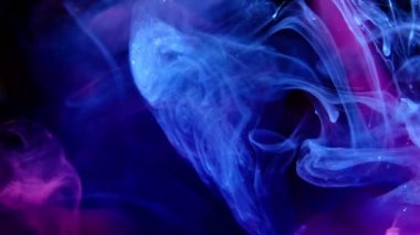 Mavi mor boya siyah arka plan.