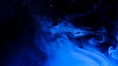 Siyah arka plan üzerinde mavi parlak boya.