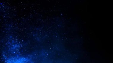 Siyah arka plan üzerinde mavi parıltı.