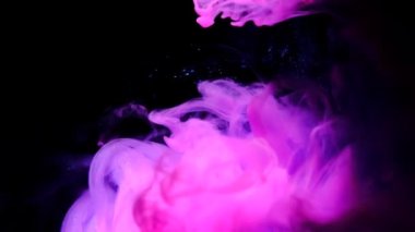 Siyah arka plan üzerine pembe parlak boya