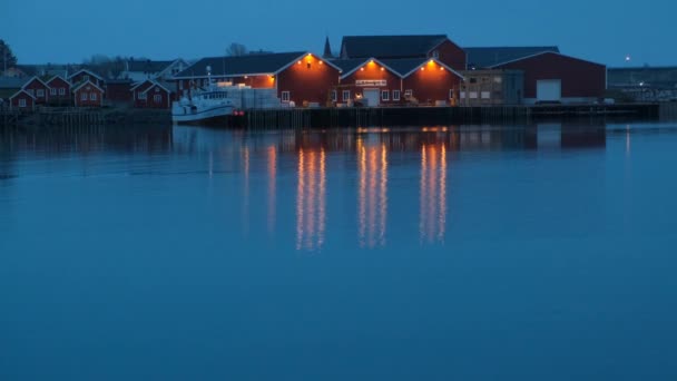 Hamnoy вночі весни, прибуття островів, Норвегії — стокове відео