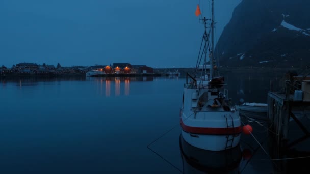 Hamnoy en la noche de primavera, Islas Lofoten, Noruega — Vídeos de Stock