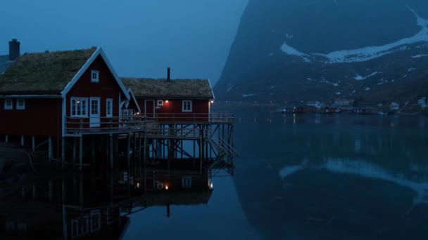 Hamnoy na noite de primavera, ilhas Lofoten, Noruega — Vídeo de Stock