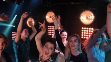 Konser ile parti zevk kulüp parti dans. Gece Kulübü DJ parti insanlar müzik dans sesi zevk.