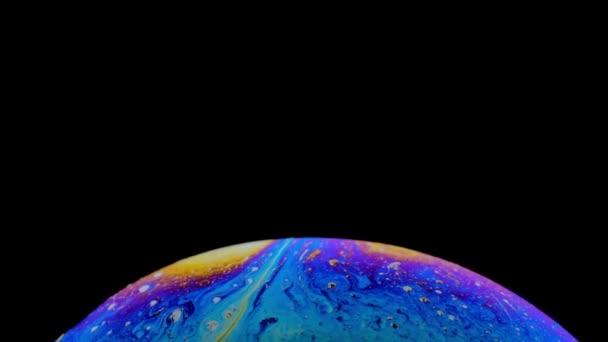 Макро мыльный пузырь, сделанный из мыла. абстрактный цвет — стоковое видео