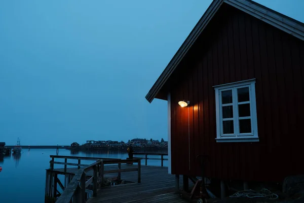 Reine yöllä, Lofoten, Norja . — kuvapankkivalokuva