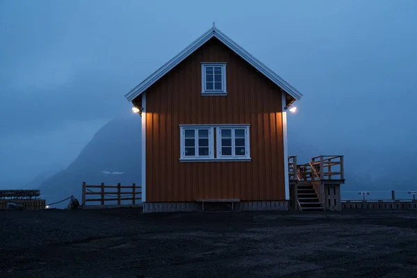 Reine en la noche, Lofoten, Noruega . — Foto de Stock