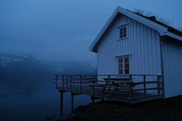 Reine yöllä, Lofoten, Norja . — kuvapankkivalokuva