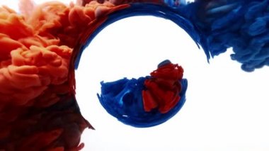 Mavi turuncu akrilik boya karışımı. Soyut duman çemberi. Beyaz arkaplan