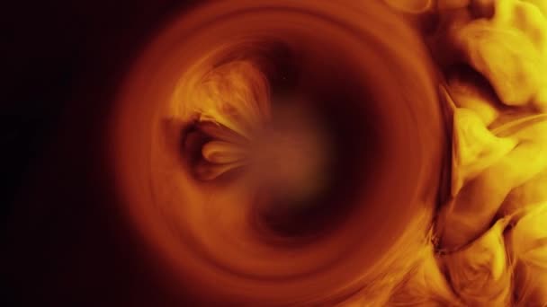 Tintenwasser wirbelt. Paralleldimensionales Portal. Schwarzes Loch. Goldener Farbkreis. — Stockvideo
