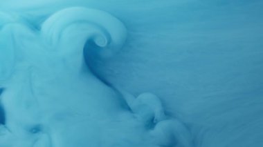 Soyut Mavi Sıvı Boyama Dokusu. Görüntüler görsel efektler ve hareket grafikleri için inanılmaz bir organik arka plandır..