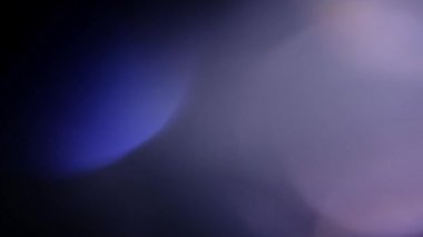 Mavi parıltılı ışıklar, odaklanmış ışık yansımaları döngüsel bokeh arkaplan