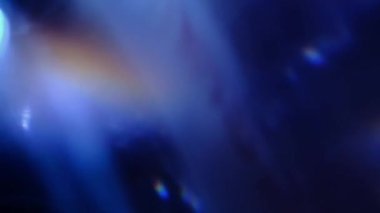 Mavi parıltılı ışıklar, odaklanmış ışık yansımaları döngüsel bokeh arkaplan