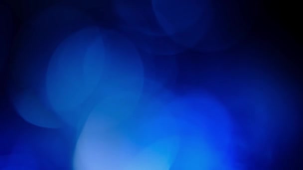 Luzes de brilho azul em movimento, reflexos de luz desfocados fundo bokeh loopable — Vídeo de Stock