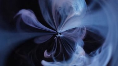 Mavi Renkli Mürekkep ve Renkli Sıvı Reaksiyonu. soyut arkaplan