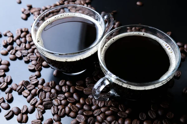 Horisontale bilder av espresso og brente kaffebønner, nærbilder royaltyfrie gratis stockfoto
