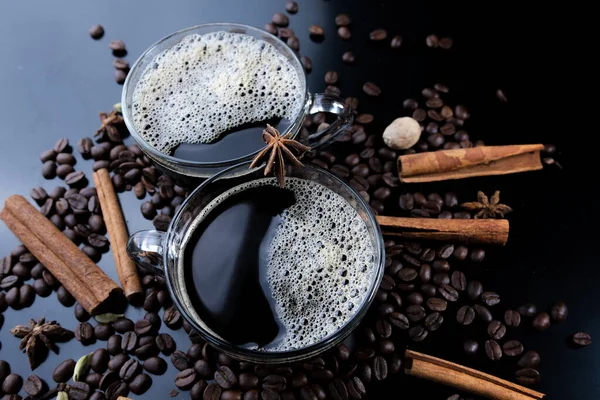 Horisontale bilder av espresso og brente kaffebønner, nærbilder royaltyfrie gratis stockfoto