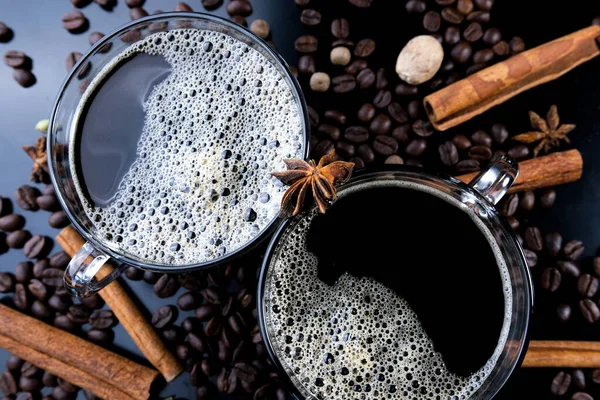 Horisontale bilder av espresso og brente kaffebønner, nærbilder royaltyfrie gratis stockbilder