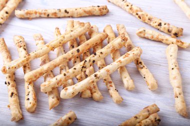 Breadsticks ahşap arka plan üzerinde