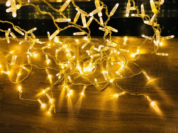 Yeni yıl sarı garland