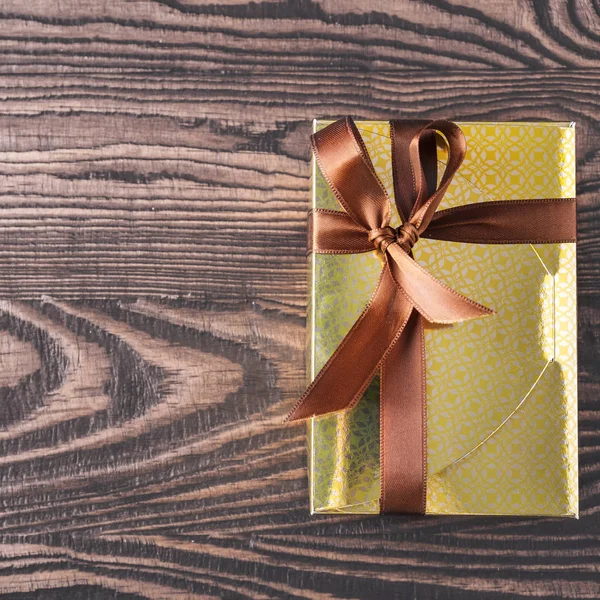 Подарункова коробка з шоколадними цукерками. Вид зверху. Простір для тексту — стокове фото