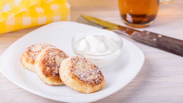 Cottage Cheese Pancakes Sour Cream Powdered Sugar Copyspace — Stock Photo, Image