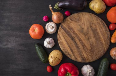 Yemek pişirmek için renkli sebze malzemeleri. Kopyalama alanı