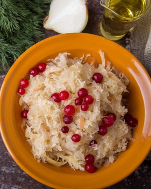 Kızılcıklı lahana turşusu. Üst Manzara. Yakın çekim.