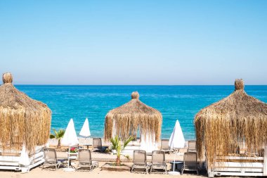 İnsansız otel kumsalı. Peyzaj