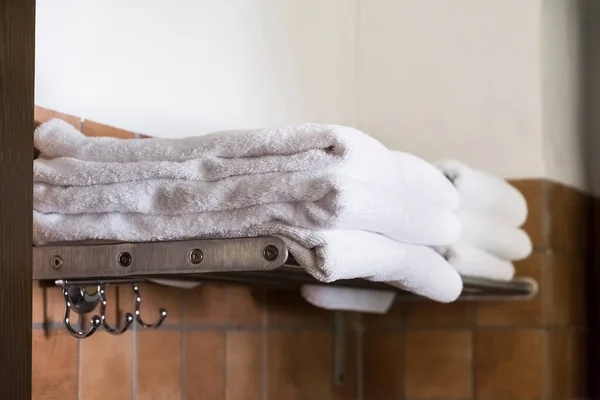 Witte Handdoeken Badkamer — Stockfoto