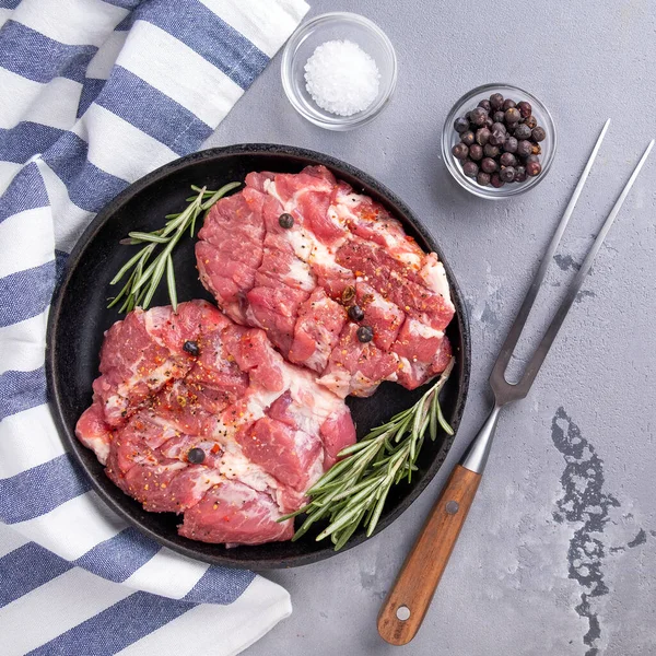 Carne Porco Crua Uma Panela Ato Fritar Carne Porco Não — Fotografia de Stock