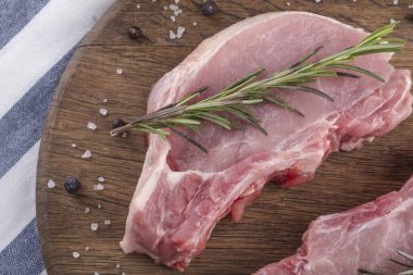 Biberiyeli çiğ biftek. Makro görünüm