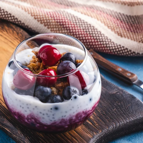 Alimentation Saine Chia Pudding Avec Des Baies Gros Plan — Photo