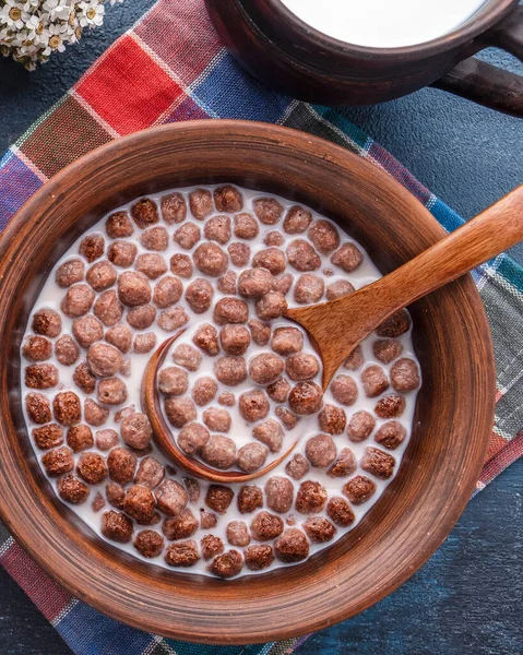 Vista Superior Las Bolas Cereales Chocolate Con Leche Tazón Primer —  Fotos de Stock