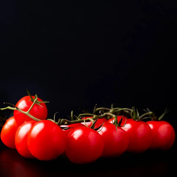 Ντομάτες Cherry Μαύρο Χρώμα Χώρο Αντιγραφής — Φωτογραφία Αρχείου