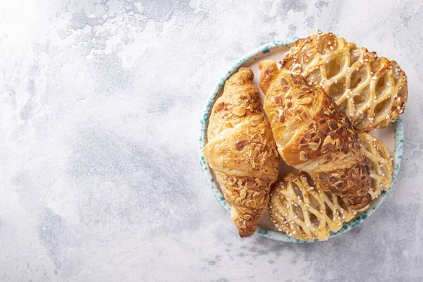 Pâtisserie Fraîche Sur Une Assiette Avec Espace Texte Vue Dessus — Photo