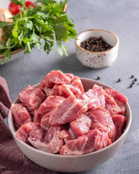 Μαριναρισμένο Κρέας Ένα Μπολ Χοιρινό Κρέας Έτοιμο Ψηθεί Σουβλάκια — Φωτογραφία Αρχείου