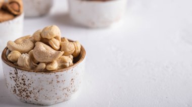 Lezzetli fındıklar ve mesaj için yer var.