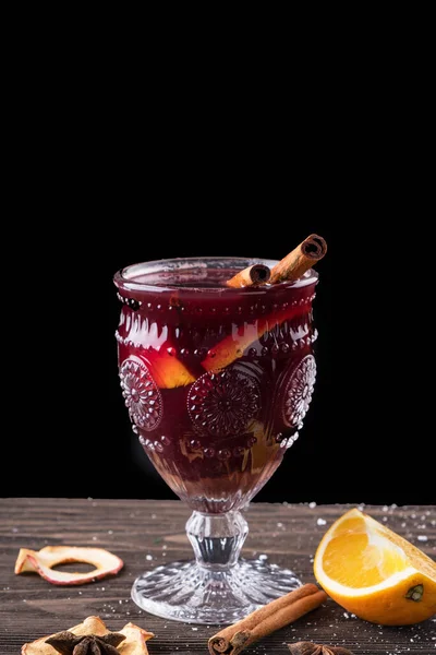 Vin Chaud Avec Épices Fruits Sur Fond Bois — Photo