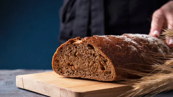 Carrot Bread Dark Background Copy Space — Stock Photo, Image
