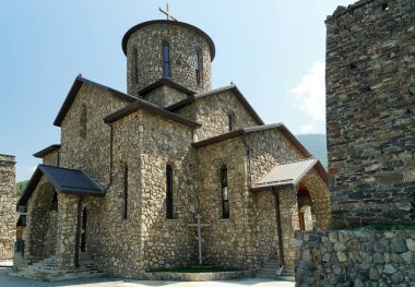 Fiagdon Manastırı, Kuzey Osetya-Alanya, Rusya'da Osetya Hıristiyan Ortodoks Tapınağı. 2014-08-24.